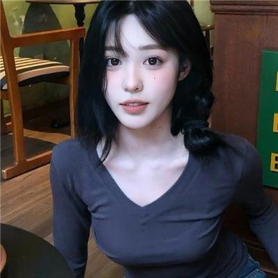 莹莹烛火照红妆